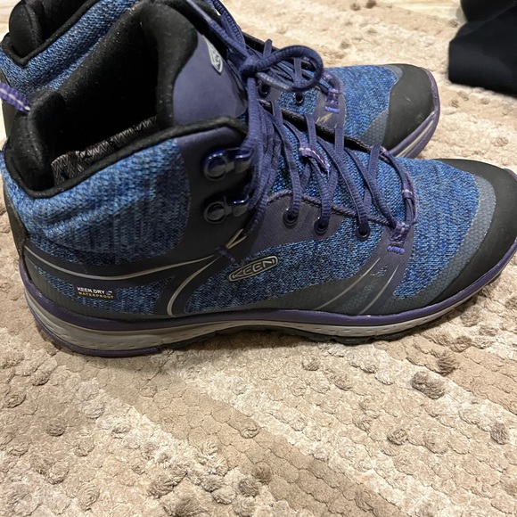 Keen hiking shoes EUC size 9 worn once! - Picture 2 of 3